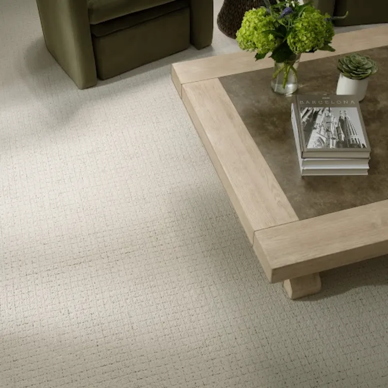 Trendy seating area with coffee table and light Kashmere carpet