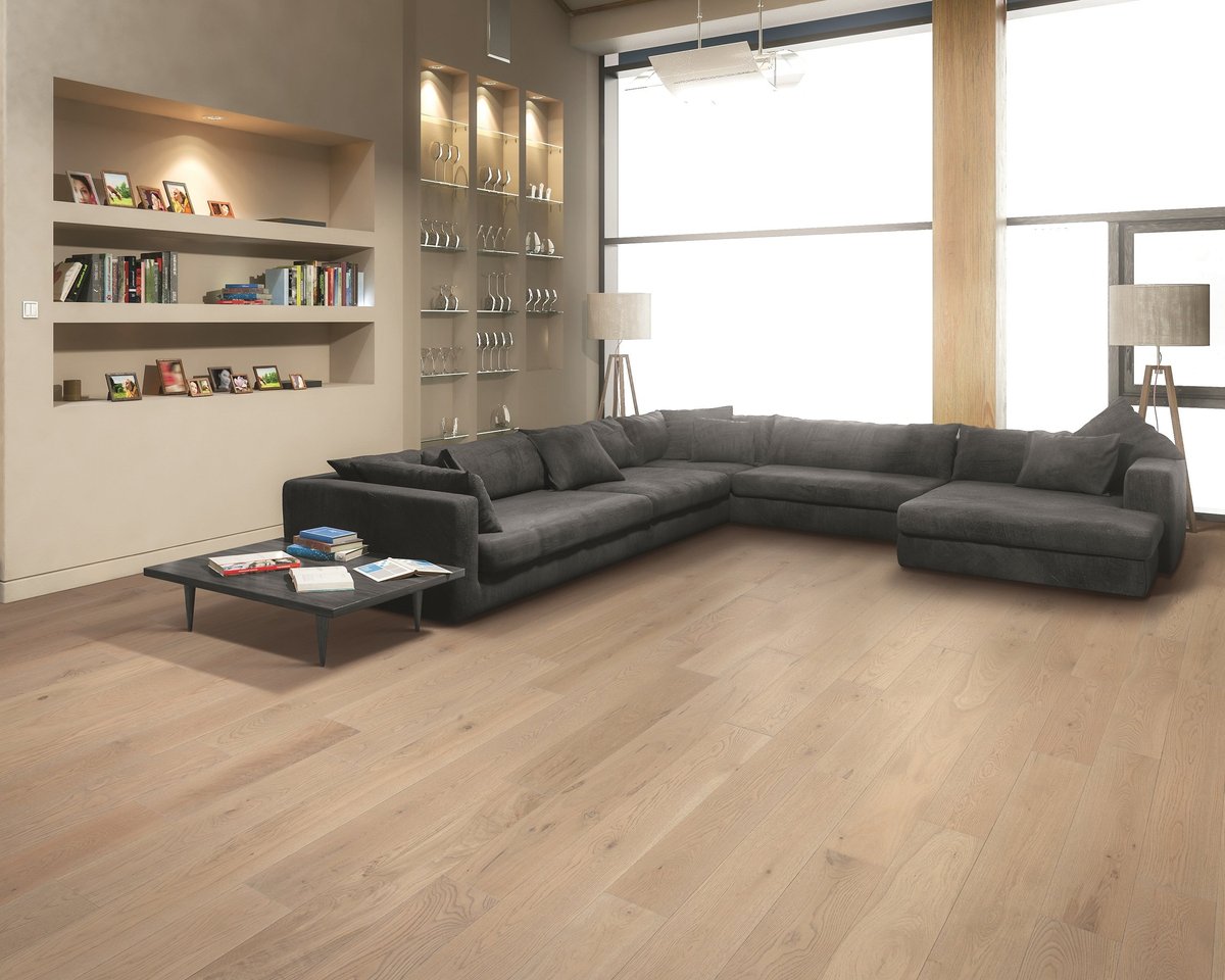 Clean hardwood flooring in a Wilsonville, OR home